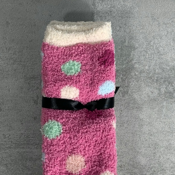 3/$20 Free Press 2 Pair Fuzzy Socks SZ 6-10.5 - Picture 5 of 7